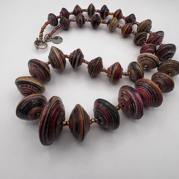 Bead for Life graduated Paper Beads with colored seal pearls Made in Uganda - Picture 13 of 16